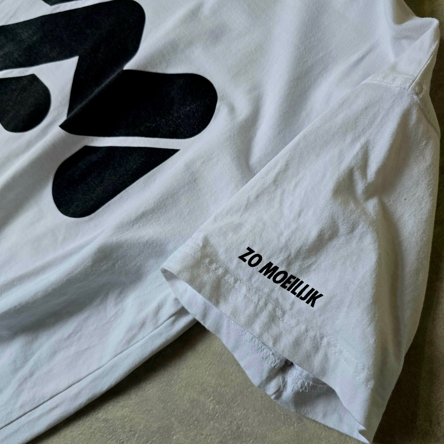 ZO MOEILIJK - NIEUWE MOVES T-SHIRT MAAT M PRE-OWNED
