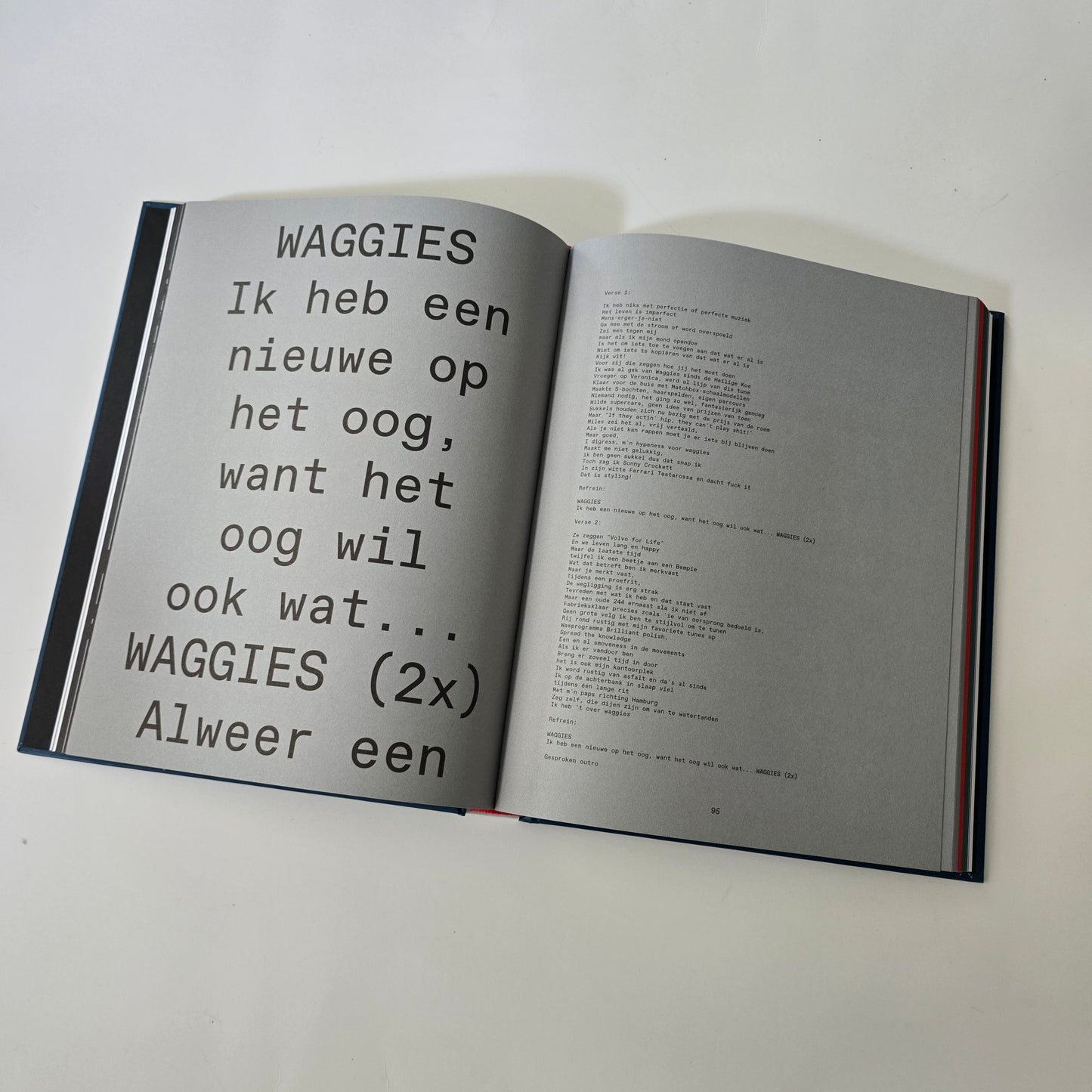 STICKS - GRIJNZEN NAAR DE GODEN, BOEK -NEW!-