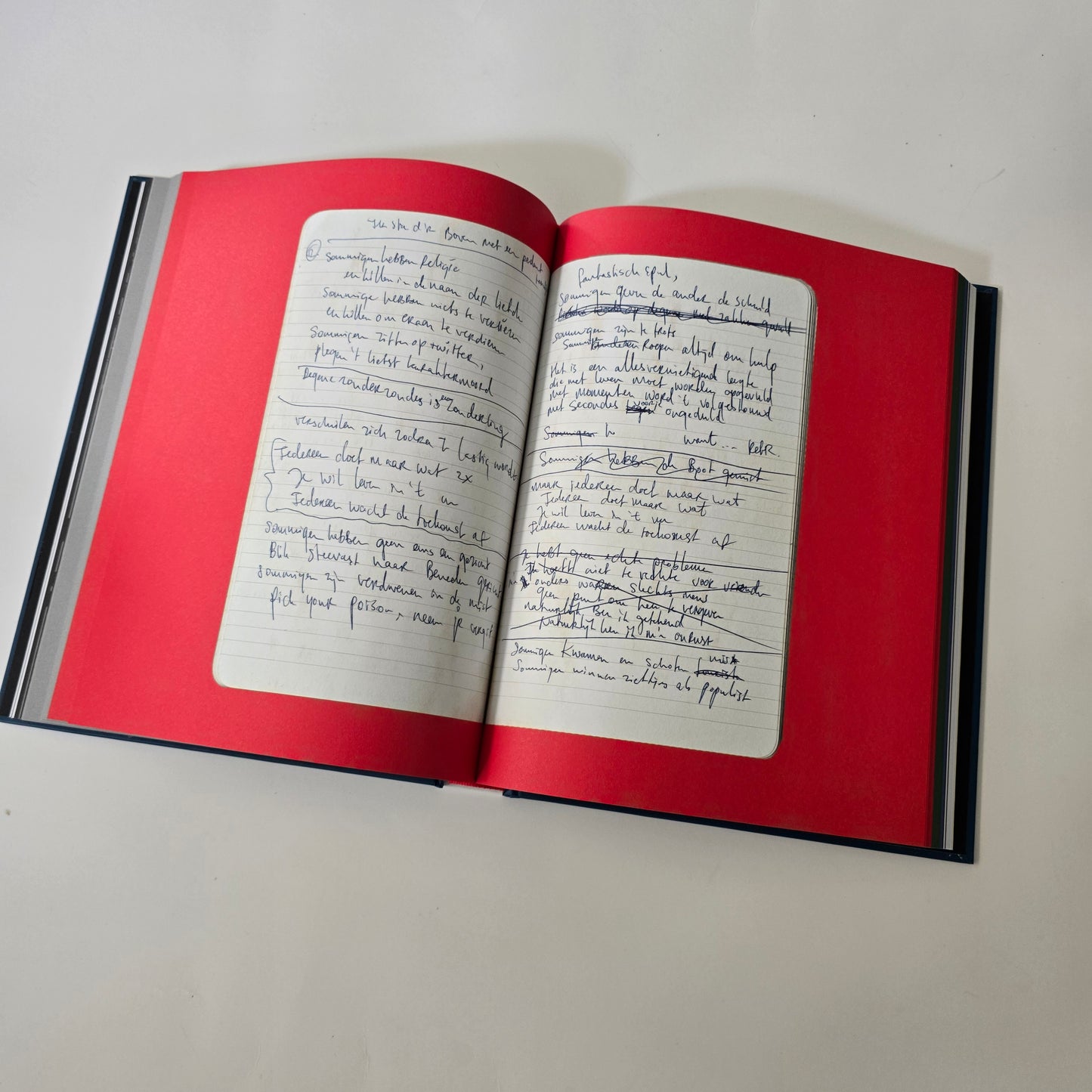 STICKS - GRIJNZEN NAAR DE GODEN, BOEK -NEW!-